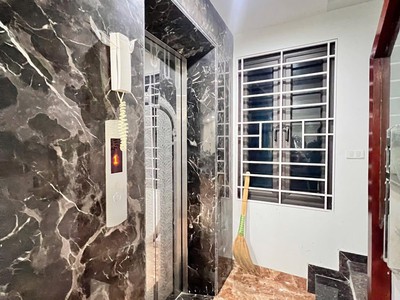 Phân lô trung kính   mạc thái tổ- thang máy-ôtô vào nhà   2 thoáng - 50m 7tầng 2