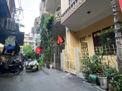 Nhà tập thể tầng 1, diện tích 35m, mua bán vi bằng 2 ngủ lưu động, tầng 1 kinh doanh, oto vào nhà 1