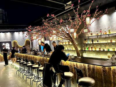 Cần sang nhượng quán rooftop bar được đầu tư tâm huyết  đã hoạt động hơn 2 năm. 2