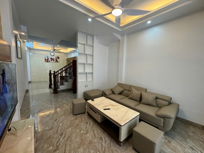Cho thuê nhà mặt phố Lâm Du, sử dụng 3 tầng, tổng 80m2, vỉa hè rộng, an ninh tốt. 0
