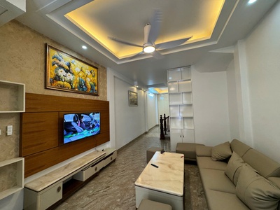 Cho thuê nhà mặt phố Lâm Du, sử dụng 3 tầng, tổng 80m2, vỉa hè rộng, an ninh tốt. 1