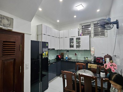 Nhà đẹp tặng full nội thất - dân xây - gần phố - thoáng trước sau 1