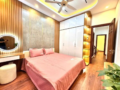 Nhà đẹp tặng full nội thất - dân xây - gần phố - thoáng trước sau 3