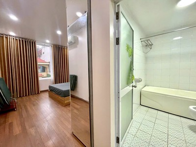 Cho thuê nhà Văn Cao, DT: 83m2, 4 p.ngủ full đồ. 4
