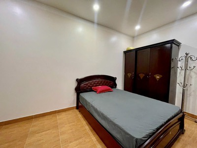 Cho thuê nhà Văn Cao, DT: 83m2, 4 p.ngủ full đồ. 9