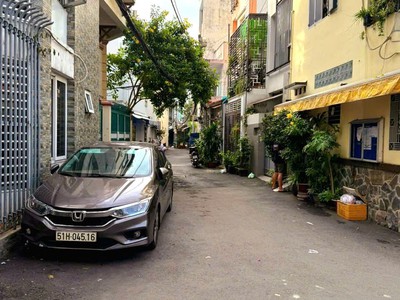 Oto ngủ trước cửa, hẻm 1 trục thông hoàng hoa thám -  nơ trang long. 1