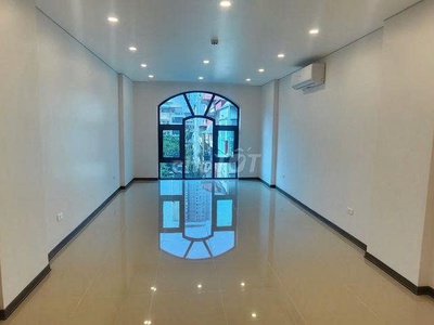 Cho thuê nhà 1 hầm 7 tầng, có tháng máy, 55m2- số 11 ngõ 6 mạc thái tổ, p.yên hòa, cầu giấy 4