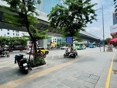 Mặt phố đại la vỉa hè 10m kinh doanh siêu đỉnh giá 35 tỷ mặt tiền 4m 2