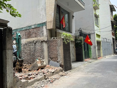 Bán lô 50m , mt 5m ngô gia tự giá hơn 5 tỷ cách 1 nhà ra ô tô tránh 0