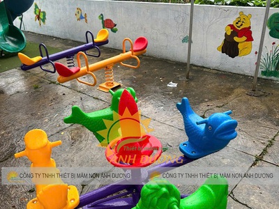 Đu quay ngoài trời đáng yêu dành cho trẻ em mầm non 9