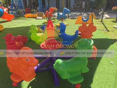Đu quay ngoài trời đáng yêu dành cho trẻ em mầm non 8