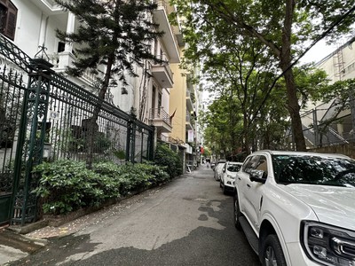 Giảng Võ Mặt Tiền 11M Ô TÔ Tránh Đỗ 135M2 4 Tầng 65 Tỷ View Thoáng vĩnh viễn 0