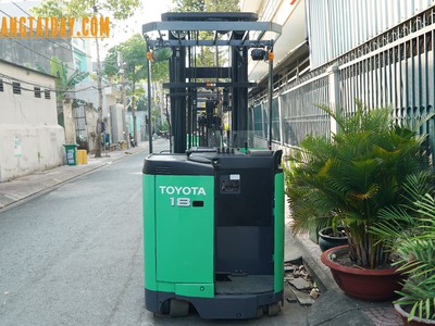 Xe nâng điện đứng lái giá chỉ 1   tiểu học 4