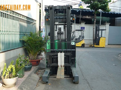 Xe nâng điện đứng lái giá chỉ 1   tiểu học 5