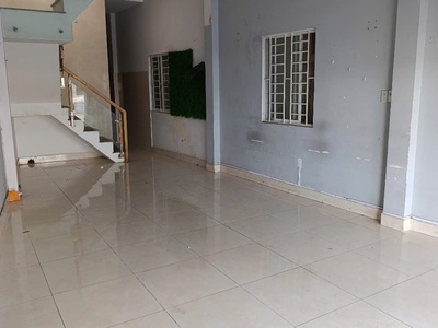 Cho thuê nhà 1 trệt 2 lầu gần siêu thị Coopmart, mặt tiền kinh doanh. 3