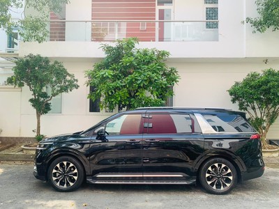 Bán xe Kia Carnival 3.5G Signature 2023, màu đen. 2