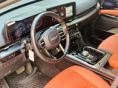 Bán xe Kia Carnival 3.5G Signature 2023, màu đen. 8
