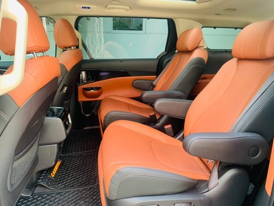 Bán xe Kia Carnival 3.5G Signature 2023, màu đen. 13
