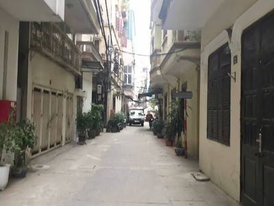 Trung tâm Ba Đình 42m2 x mặt tiền 3.5M - Ngõ to ô tô tránh - Ô tô đỗ cách nhà 15M - An ninh tốt. 0