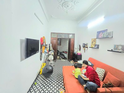 Trung tâm Ba Đình 42m2 x mặt tiền 3.5M - Ngõ to ô tô tránh - Ô tô đỗ cách nhà 15M - An ninh tốt. 2