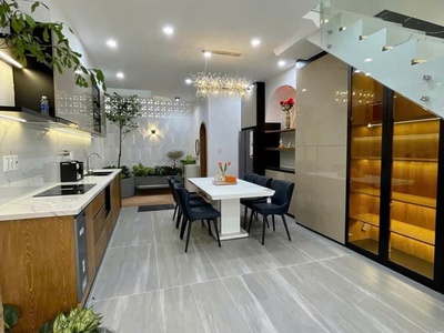 Giữa lòng Tân An   nơi phồn hoa đang vươn mình phát triển từng ngày, có một ngôi nhà không chỉ để ở 5