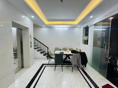 NHÀ ĐẸP THANG MÁY ngay ngã tư MINH KHAI- BẠCH MAI 34m2 5 tầng 20m ra phố  giá chỉ 8 tỷ. 0