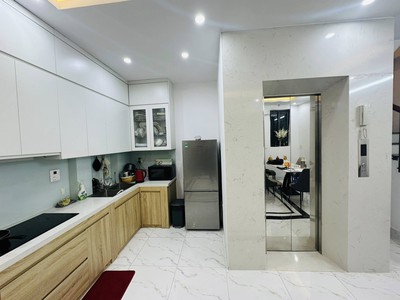 NHÀ ĐẸP THANG MÁY ngay ngã tư MINH KHAI- BẠCH MAI 34m2 5 tầng 20m ra phố  giá chỉ 8 tỷ. 2