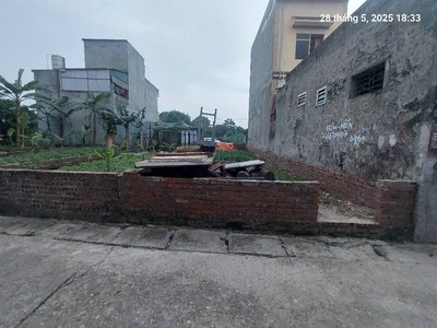 Chủ cần bán gấp 60m2,mt4m, ô tô thông, 4.95 tỷ, uy nỗ, đông anh. 0