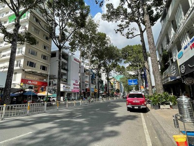 Nhỉnh 18 tỷ - mtkd nguyễn chí thanh  bv chợ rẫy 4tầng 3.9x10m  sổ vuông 3