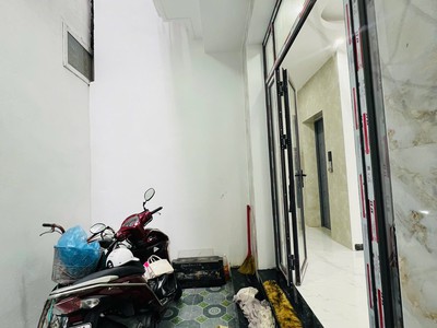 NHÀ MỚI THANG MÁY QUẬN HAI BÀ TRƯNG 42m2 5 tầng ngõ rộng thông tứ phía giá chỉ 8.9 tỷ 1