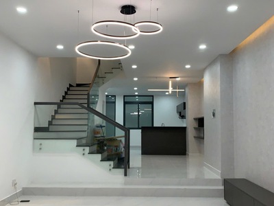 Hot, bán gấp nhà kdc phú lợi,  vị trí đẹp dt: 100m2  5x 20m  4t, 4pn, 5wc chỉ 7.8 tỷ 0