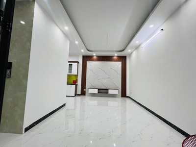 NHÀ MỚI THANG MÁY QUẬN HAI BÀ TRƯNG 42m2 5 tầng ngõ rộng thông tứ phía giá chỉ 8.9 tỷ 2