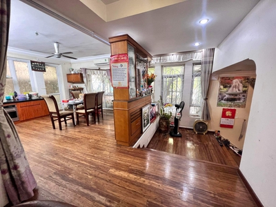 Bán biệt thự làng việt kiều châu âu - lô góc 180m  - có hầm - view vườn hoa - giá chỉ 50 tỷ 2