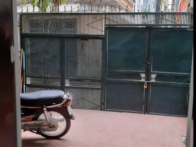 Cho thuê nhà ngõ ô tô hoàng văn thái 3 tầng x 45m2, 4 ngủ, 11.5 tr vp c.ty, kd, ở gđ, nhóm 1