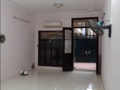 Cho thuê nhà ngõ ô tô hoàng văn thái 3 tầng x 45m2, 4 ngủ, 11.5 tr vp c.ty, kd, ở gđ, nhóm 4