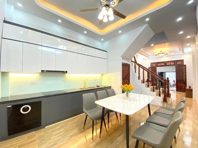 Bán nhà trung kính   lô góc 2 mặt thoáng   30m  x 5t, chỉ 8.6 tỷ  tl 0