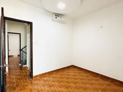 Bán ngôi nhà 4 tầng cmt8, quận 10   diện tích s 38m  giá bán nhỉnh 6 tỷ 1