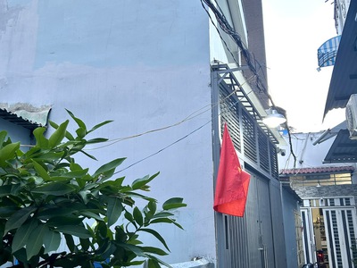 Bán nhà quạn 4 tôn đản -giao thương vói tôn thất thuyêt và nguyễn tât thành- gần trường daaij học 1