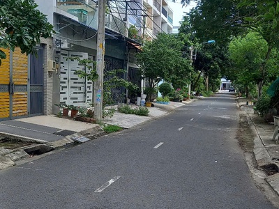 Hot, bán gấp nhà kdc phú lợi,  vị trí đẹp dt: 100m2  5x 20m  4t, 4pn, 5wc chỉ 7.8 tỷ 4