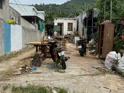 Bán nhà có 5 căn phòng trọ- cạnh biển hòn chồng - giá rẻ 0