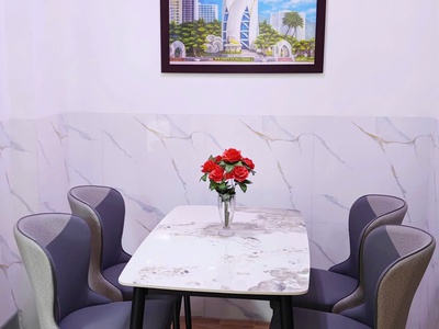 Bán nhà mới 2 tầng  hẻm nguyễn thái học sát chợ đầm thông đường 2/4   . gồm 2 phòng ngủ máy lạnh , 2