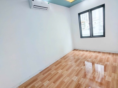 Bán nhà mới 2 tầng  hẻm nguyễn thái học sát chợ đầm thông đường 2/4   . gồm 2 phòng ngủ máy lạnh , 3