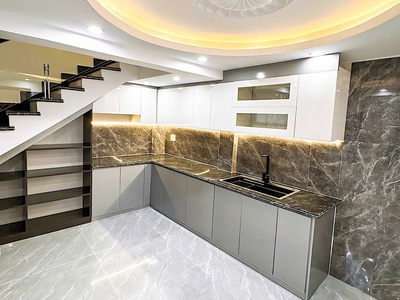 Hoa hậu ̂́ ̣  mặt tiền hơn 5m - kết cấu 3,5 tầng - ôto đỗ ngày đêm cách nhà 2