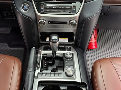 Bán Toyota Land Cruiser 4.6 VXR Trung Đông 2018 3