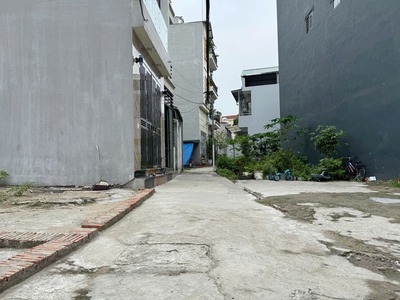 Cần bán 47m2 đất thổ cư thôn Hoàng Long, Đặng Xá. Cách 60m ra hồ điều hòa 0