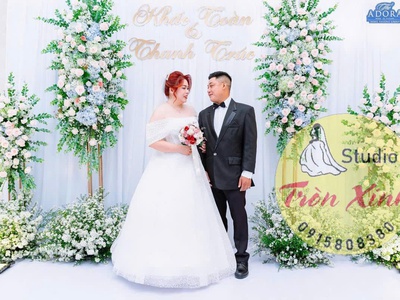 Cô dâu ngoại cỡ tự tin trong chiếc váy cưới 0