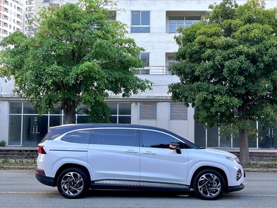 Bán xe Hyundai Custin Cao Cấp 2.0T 2024, màu trắng. 2