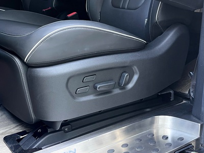 Bán xe Hyundai Custin Cao Cấp 2.0T 2024, màu trắng. 15