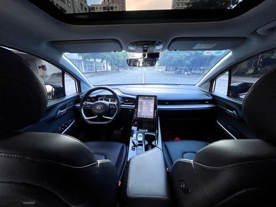 Bán xe Hyundai Custin Cao Cấp 2.0T 2024, màu trắng. 19
