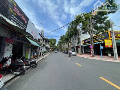 Bán góc mặt tiền NGÔ ĐỨC KẾ DIỆN TÍCH 245M2 vị trí đẹp kinh doanh CHỈ 30 TỶ 0